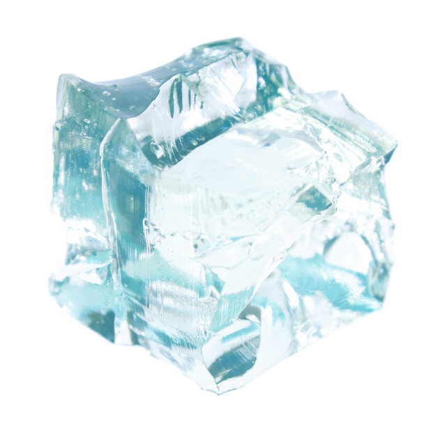 白色背景上孤立的冰块图片下载