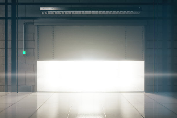 明亮的车库与开放的门图片下载