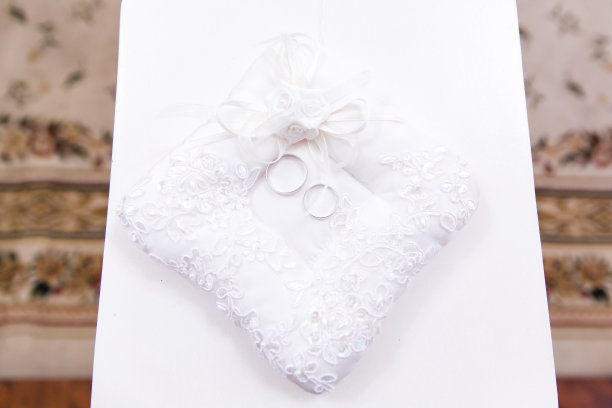 黄金结婚戒指图片下载