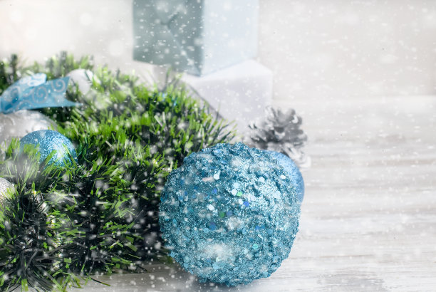 圣诞球、珠子、锥体圣诞背景素材图片下载