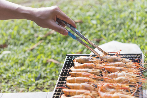厨师手选烤虾图片下载