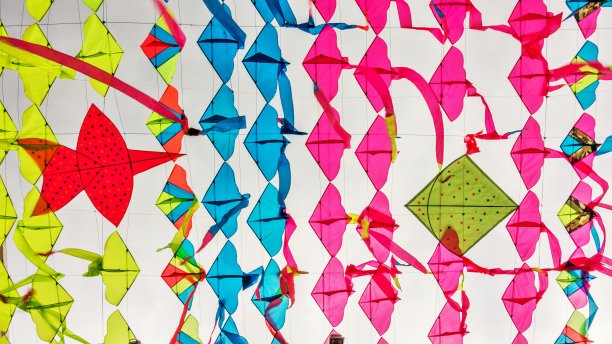 一排排彩色风筝图片下载