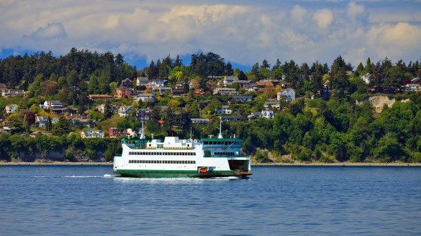 渡船路过风景优美图片下载