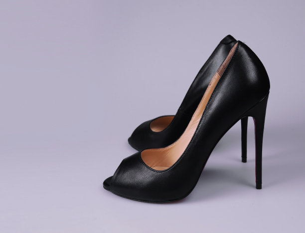 黑人女性的鞋子图片下载