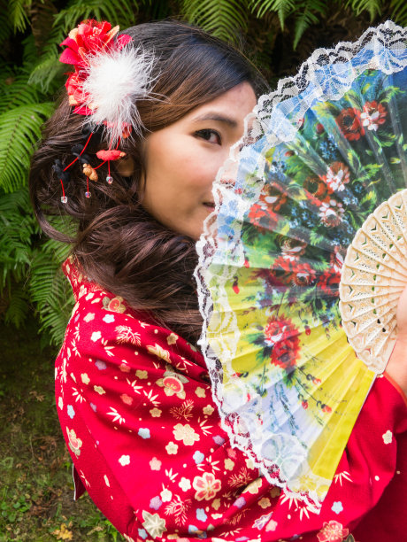 穿着红色和服的女人图片下载