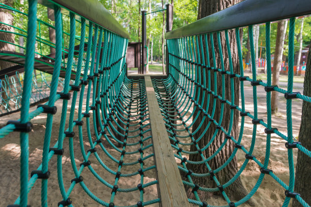 游乐场及吊桥图片下载