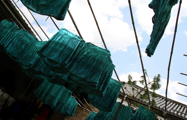 中国云南的一家染色工厂图片下载