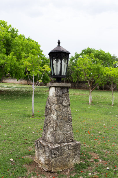 石材复古街灯图片下载