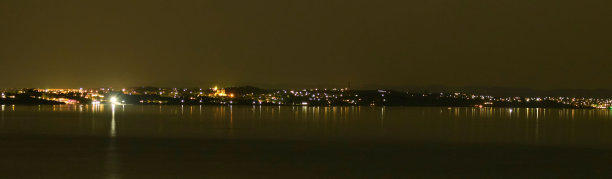 夜灯和夜海图片下载