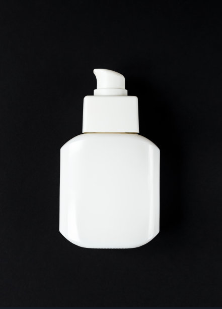 奶油瓶白色，黑色背景。本空间图片下载