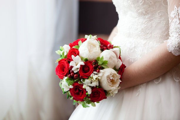 新娘手捧花束图片下载