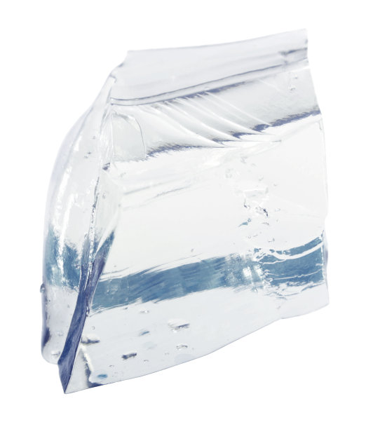 一块清晰的蓝色冰孤立在白色的背景图片下载