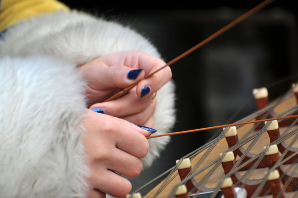 扬琴是中国的一种民间乐器图片下载