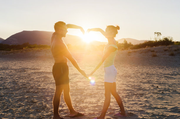 夫妻恩爱图片下载