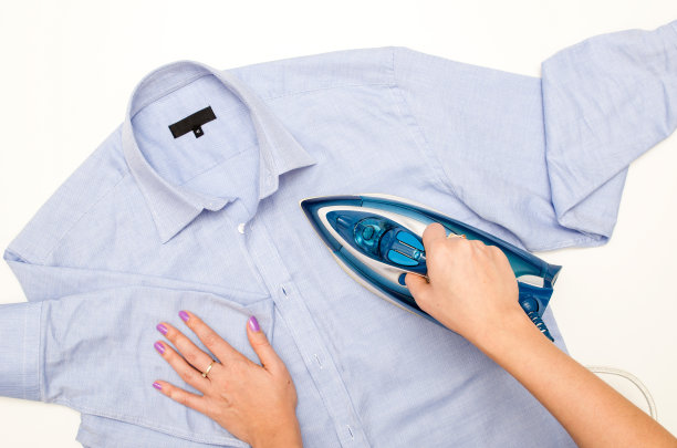 女手烫男衬衣图片下载