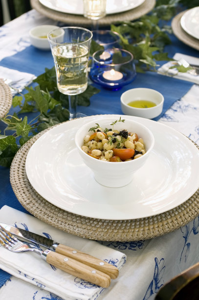 素食开胃菜在一个别致的餐厅图片下载