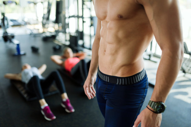 图片强壮的男人的性感肌肉的身体图片下载