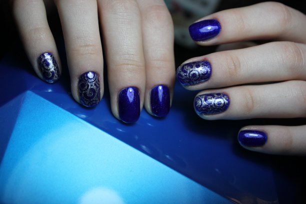 蓝色的指甲图片下载