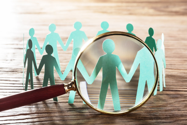 放大纸剪出人形图片下载