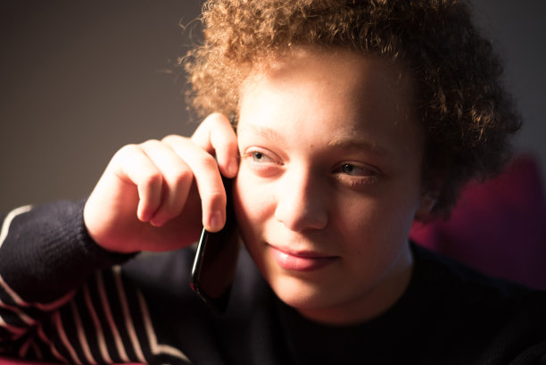 手机-青少年交流图片下载