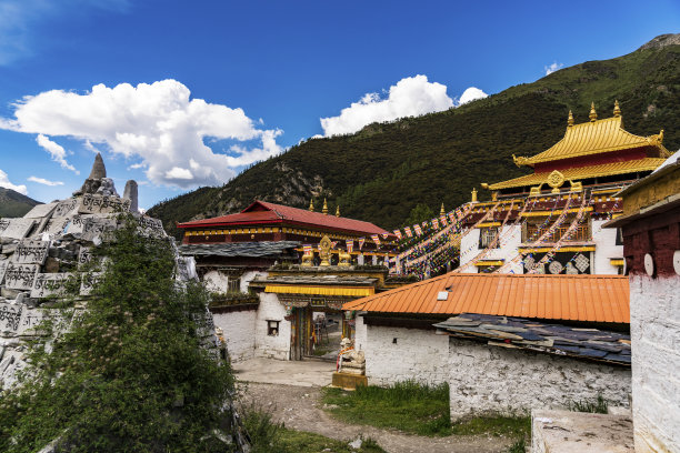 山上的寺庙图片下载