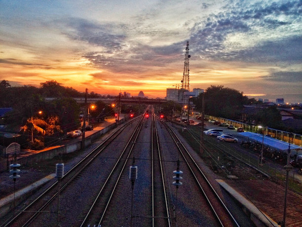 从火车站看日落图片下载