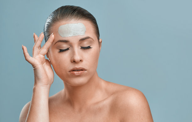 敷面膜放松一下图片下载