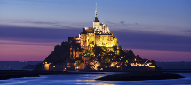 圣米歇尔山的夜景图片下载