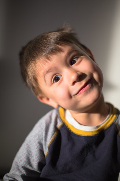 小男孩肖像图片下载