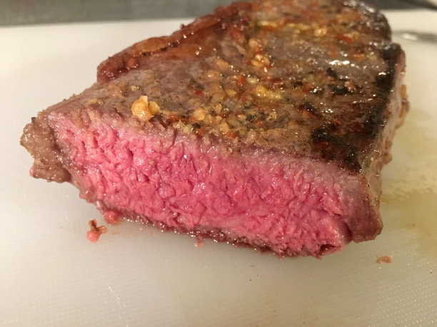 牛排在真空烹调图片下载