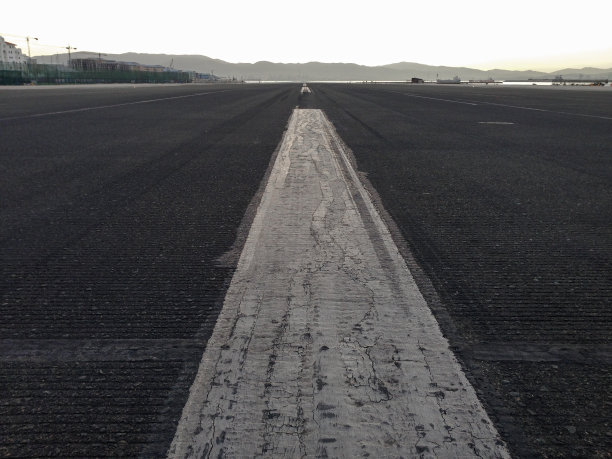 直布罗陀机场跑道图片下载