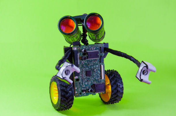 有电线和轮子的未来机器人概念图片下载