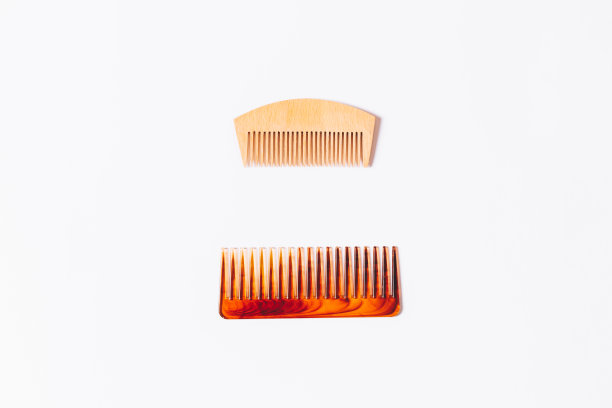 白色背景上的发刷图片下载