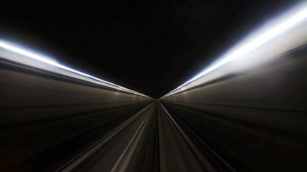 速度在画廊地下地铁列车图片下载