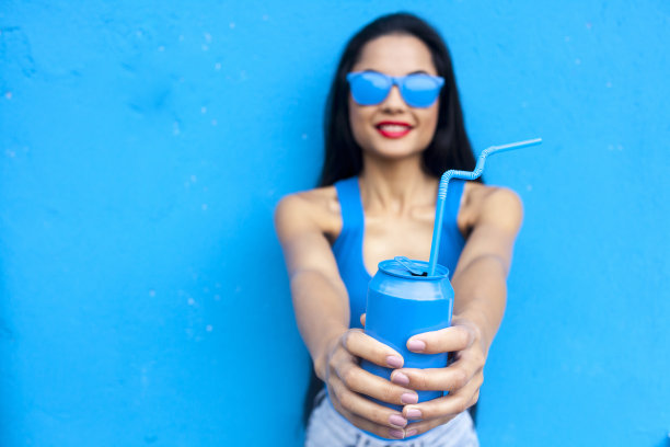 蓝色的女人图片下载