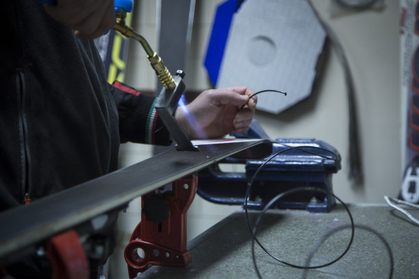 滑雪维修店图片下载