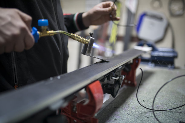 滑雪维修店图片下载