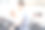 运动员在跑步机上和理疗医生素材图片