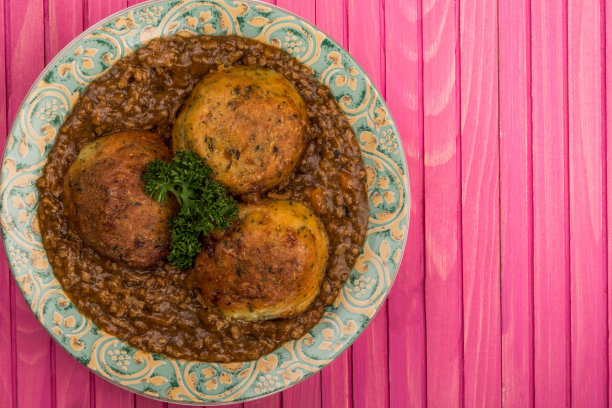 牛肉洋葱配饺子或馅饼图片下载