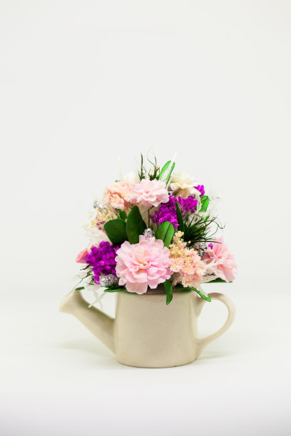 花瓶里的花和纸。图片下载