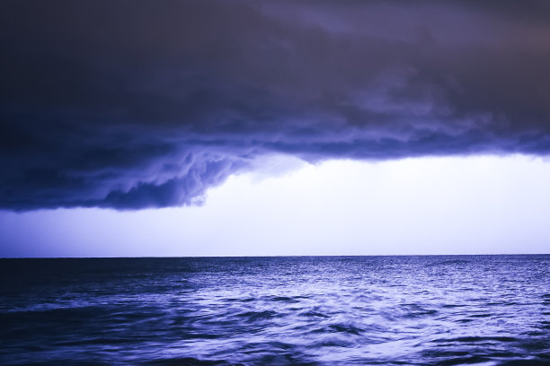 雷雨夜景图片下载