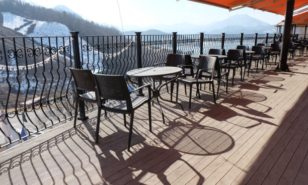 雪的椅子图片下载