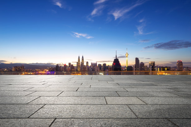 空大理石地板与现代城市的城市景观图片下载