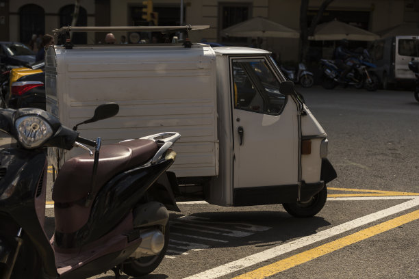 巴塞罗那旅游汽车图片下载