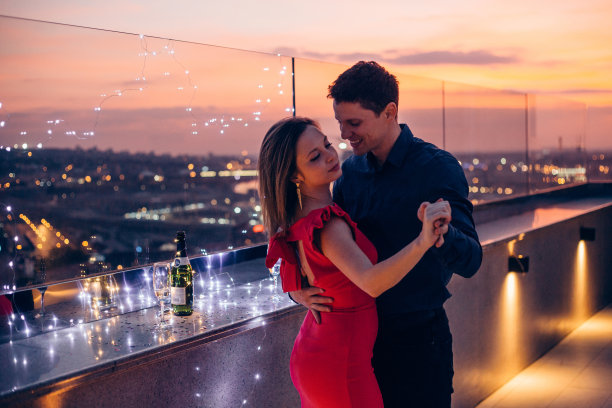 跳舞两图片下载