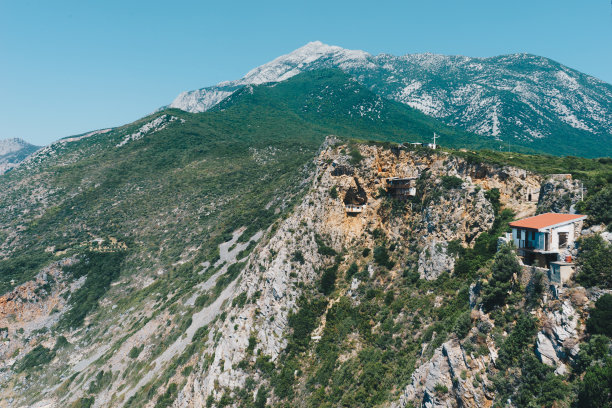 希腊，查尔基迪基，阿陀斯山的希腊小屋图片下载