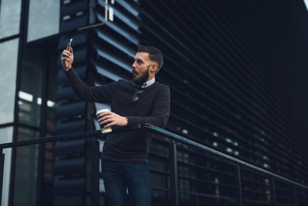 拍一张有趣的自拍图片下载