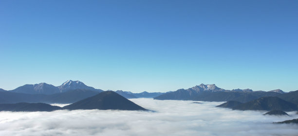 卡尔佩尼西山图片下载