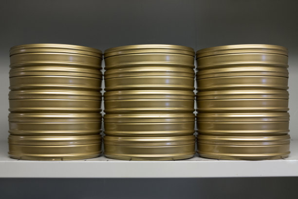 架子上的移动影像胶卷筒。图片下载