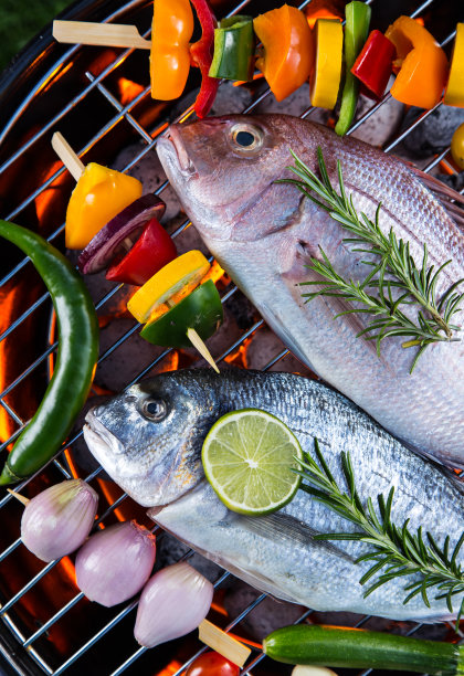 烧烤与海鱼图片下载